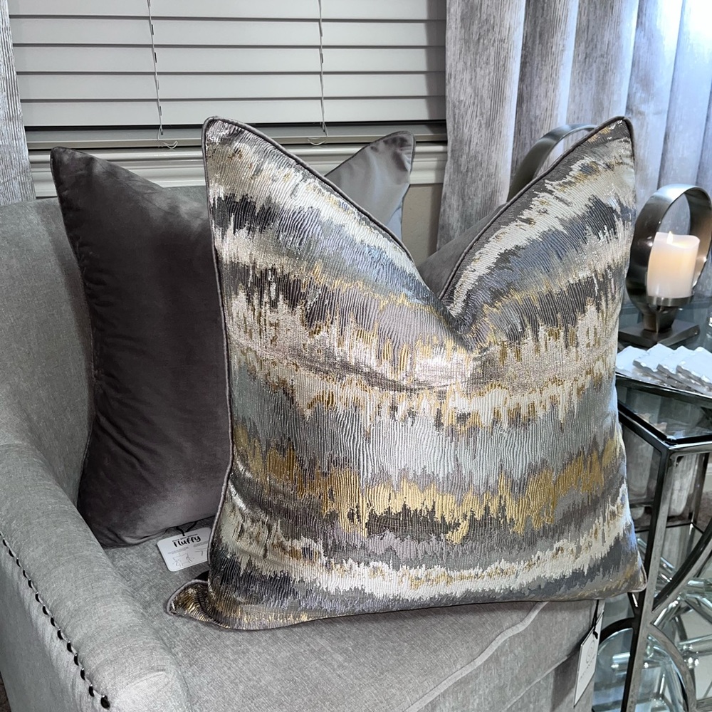 1-NWT GIGI CANTORI GOLD/SILVER LUXURY DECORATIVE PILLOW - Picture 10 of 17